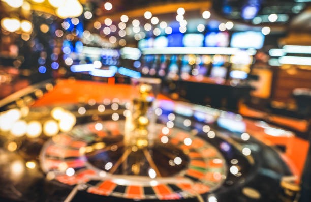 Roulette betting layout with inside and outside bet areas